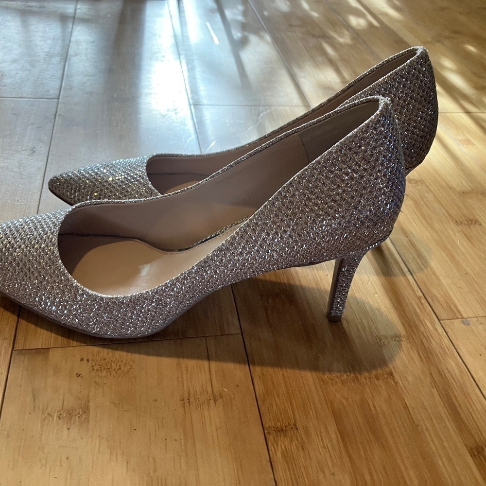 Jewel Badgley Mischka Women's Rudy Shimmer Pumps Silver - Picture 5 of 6